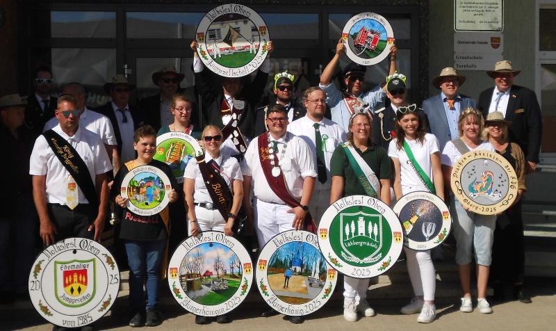 Bild "2025-Q3:Gruppenfoto-koenige-800.JPG"